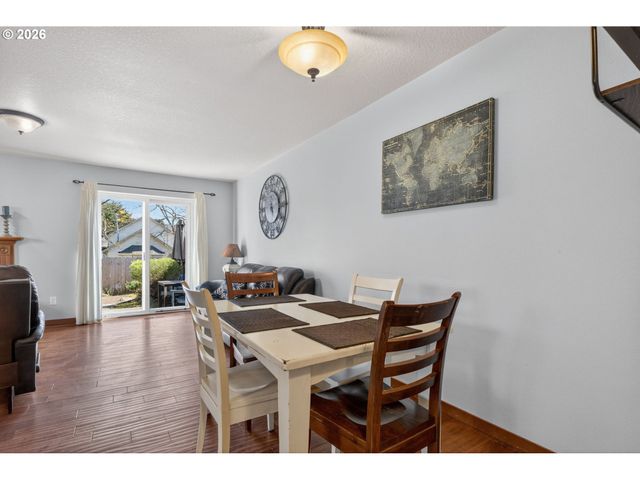 1061 S COLUMBIA St, Seaside, OR 97138