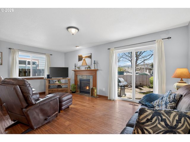 1061 S COLUMBIA St, Seaside, OR 97138