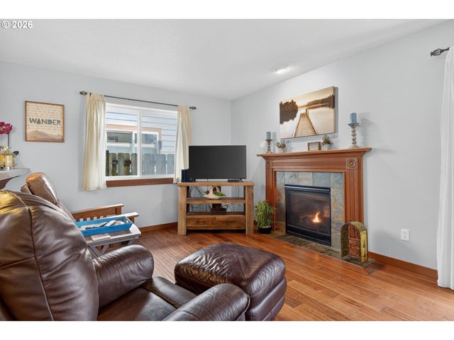 1061 S COLUMBIA St, Seaside, OR 97138