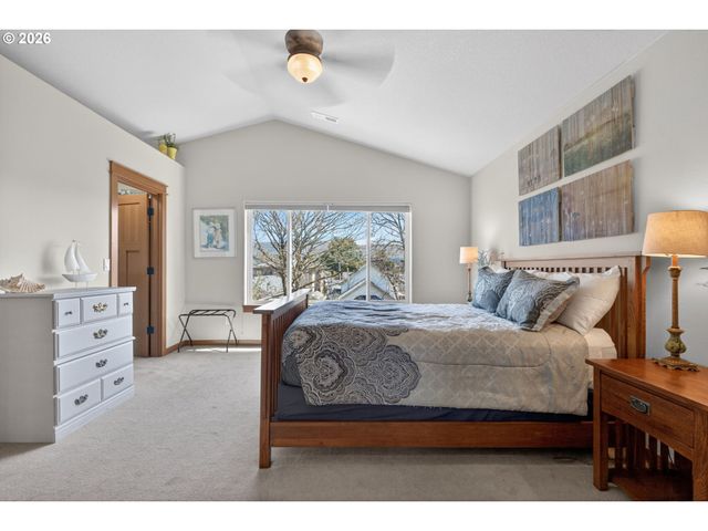 1061 S COLUMBIA St, Seaside, OR 97138