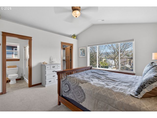 1061 S COLUMBIA St, Seaside, OR 97138