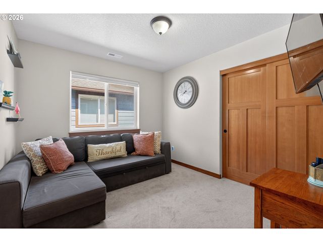 1061 S COLUMBIA St, Seaside, OR 97138