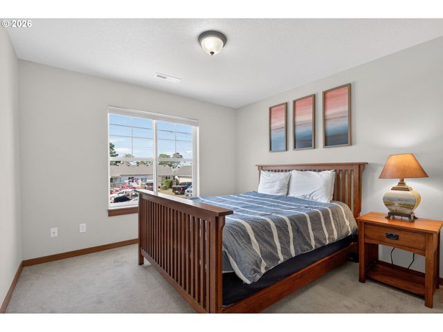 1061 S COLUMBIA St, Seaside, OR 97138