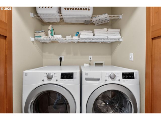 1061 S COLUMBIA St, Seaside, OR 97138