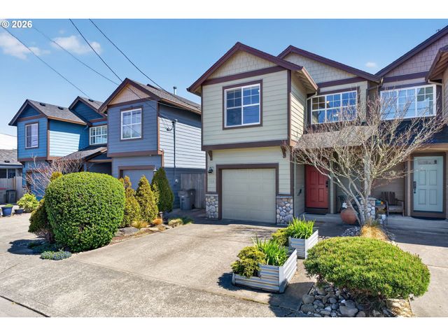 1061 S COLUMBIA St, Seaside, OR 97138