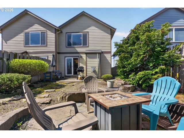 1061 S COLUMBIA St, Seaside, OR 97138