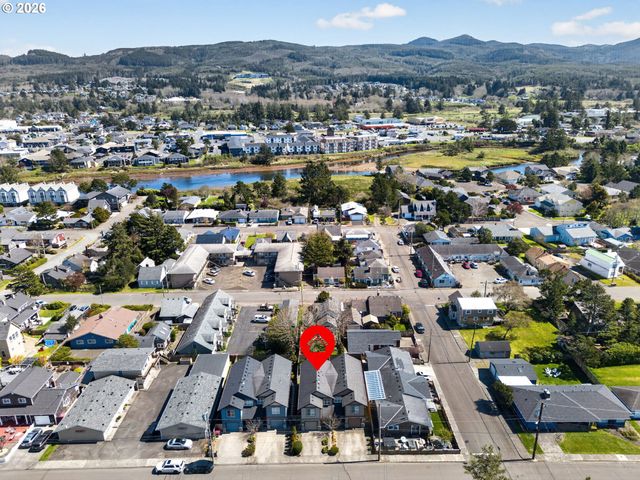1061 S COLUMBIA St, Seaside, OR 97138