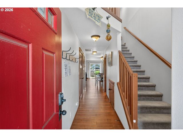 1061 S COLUMBIA St, Seaside, OR 97138