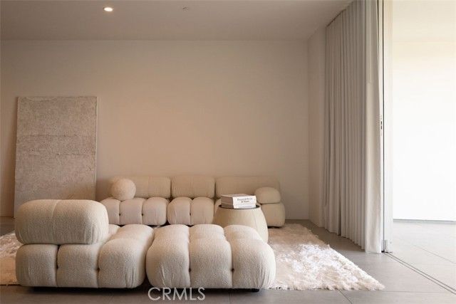 838 N Kings Road 303, West Hollywood, CA 90069