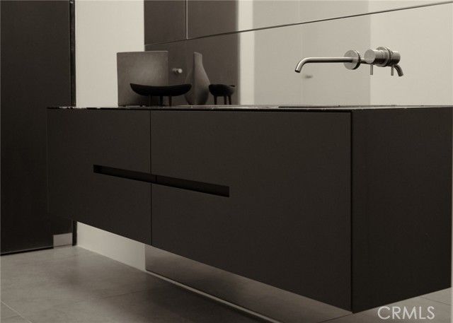 838 N Kings Road 303, West Hollywood, CA 90069