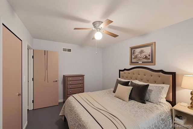 8700 Hillsdale Drive, Gregory, MI 48137