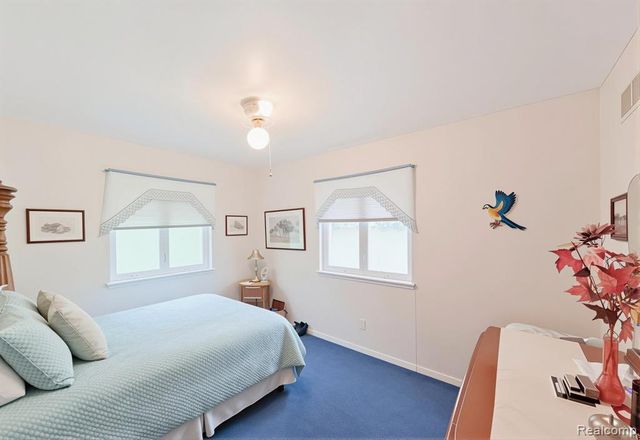 8700 Hillsdale Drive, Gregory, MI 48137