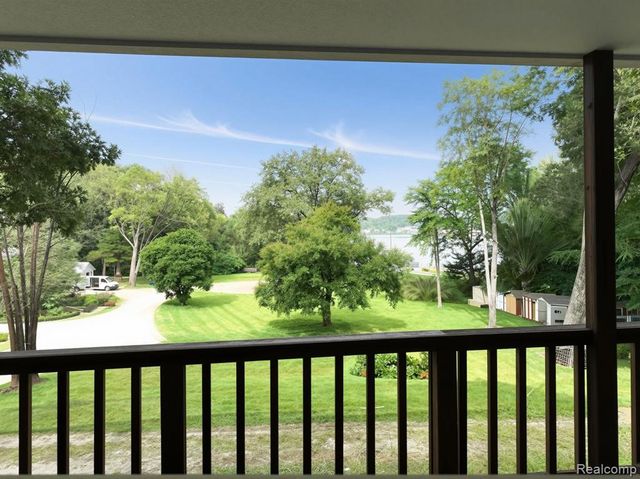 8700 Hillsdale Drive, Gregory, MI 48137