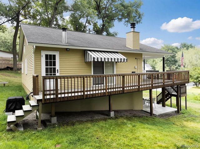 8700 Hillsdale Drive, Gregory, MI 48137