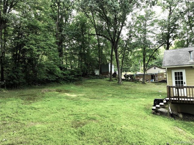 8700 Hillsdale Drive, Gregory, MI 48137