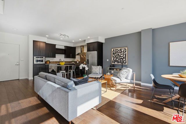 13045 Pacific 120, Los Angeles, CA 90094