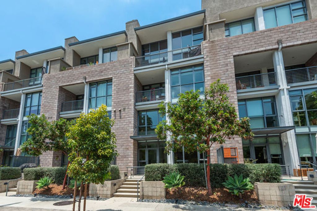 13045 Pacific 120, Los Angeles, CA 90094