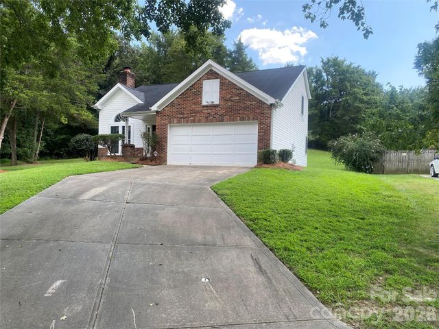 11101 Deerpath Court, Charlotte, NC 28262