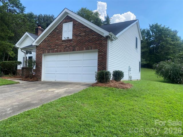 11101 Deerpath Court, Charlotte, NC 28262