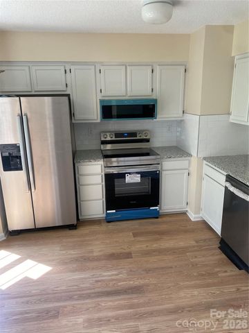 11101 Deerpath Court, Charlotte, NC 28262