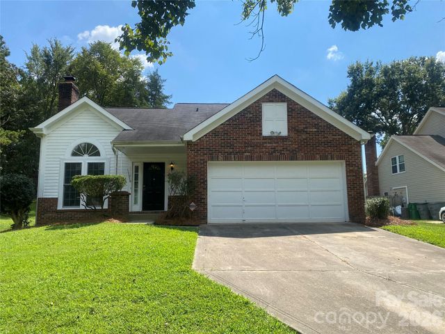 11101 Deerpath Court, Charlotte, NC 28262