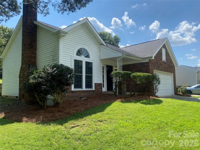 11101 Deerpath Court, Charlotte, NC 28262