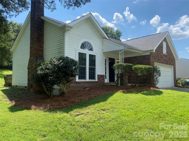 11101 Deerpath Court, Charlotte, NC 28262