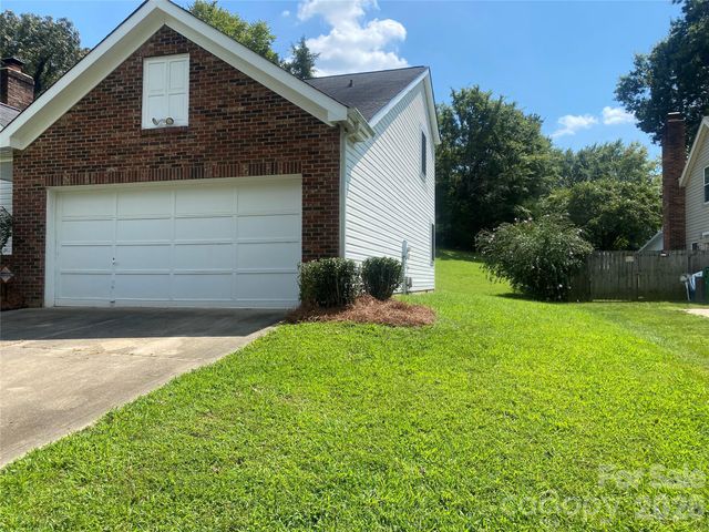 11101 Deerpath Court, Charlotte, NC 28262