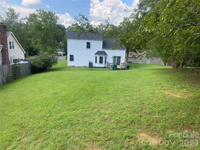 11101 Deerpath Court, Charlotte, NC 28262