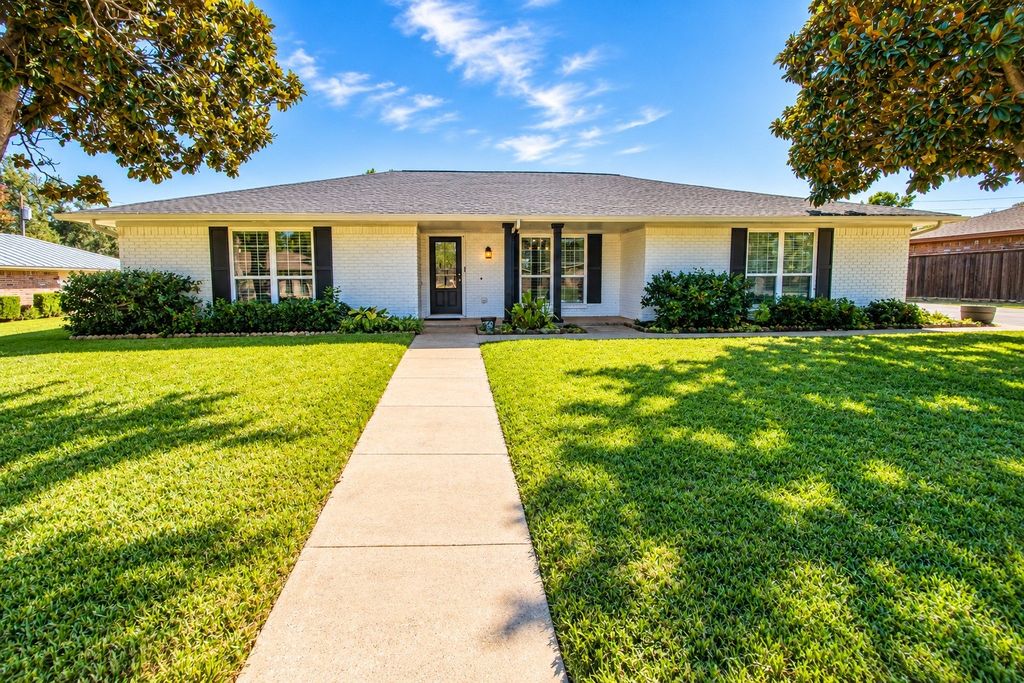 146 Village Estates Drive, Highland Village, TX 75077 — photo 2