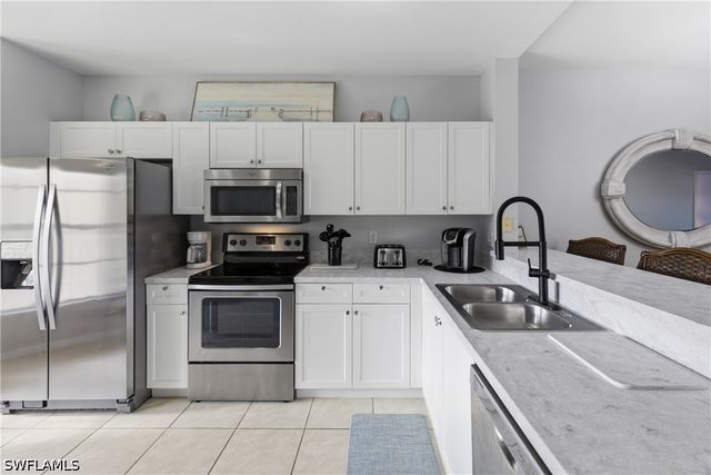 9175 Celeste DR 204, Naples, FL 34113