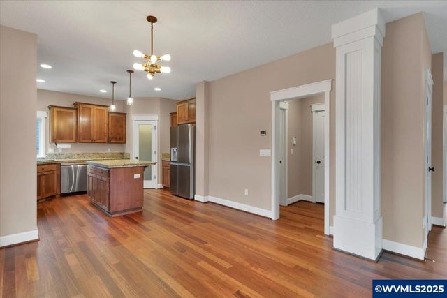 230 SW Wyatt St, Dallas, OR 97338