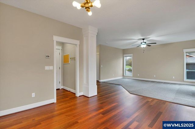 230 SW Wyatt St, Dallas, OR 97338