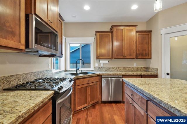 230 SW Wyatt St, Dallas, OR 97338