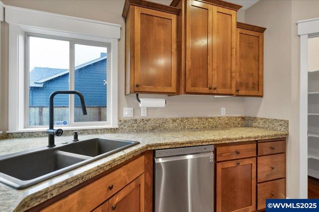 230 SW Wyatt St, Dallas, OR 97338