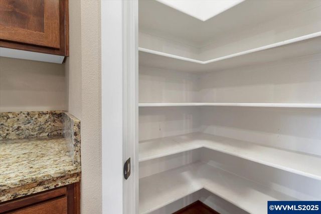 230 SW Wyatt St, Dallas, OR 97338