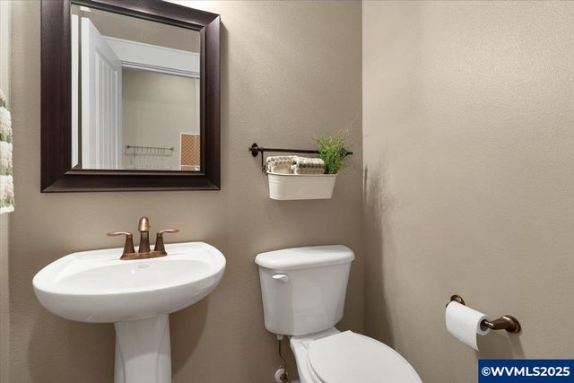 230 SW Wyatt St, Dallas, OR 97338