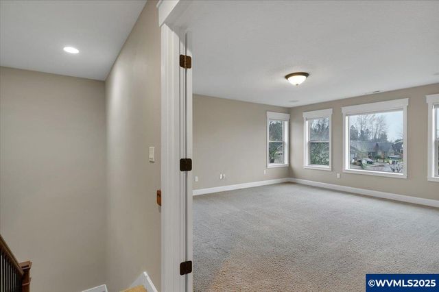 230 SW Wyatt St, Dallas, OR 97338