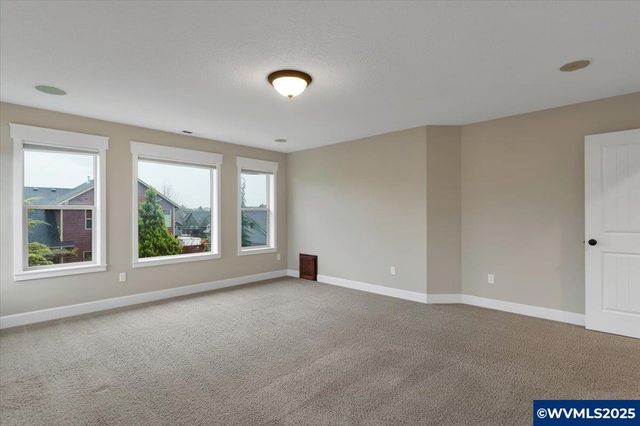 230 SW Wyatt St, Dallas, OR 97338