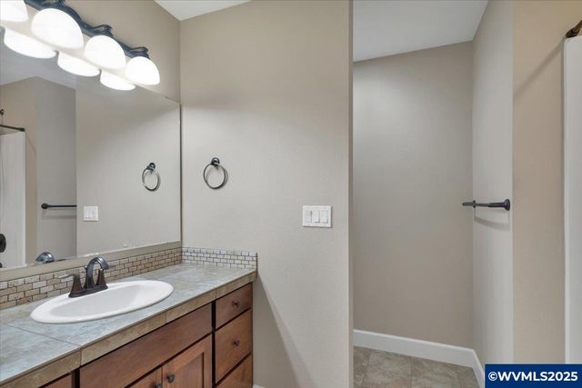 230 SW Wyatt St, Dallas, OR 97338