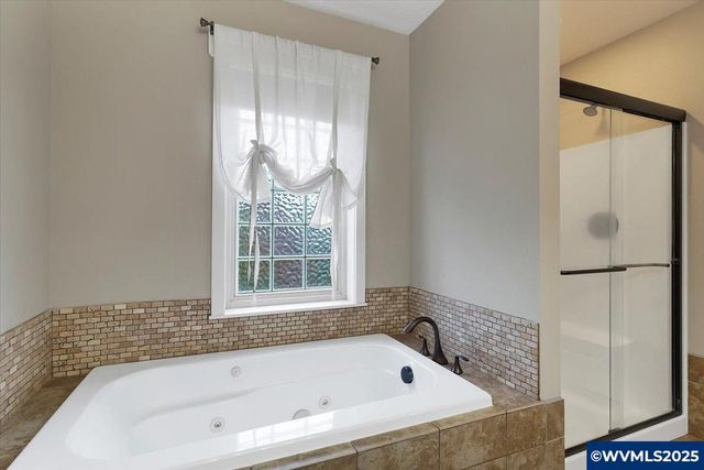 230 SW Wyatt St, Dallas, OR 97338