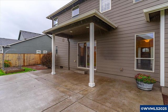 230 SW Wyatt St, Dallas, OR 97338