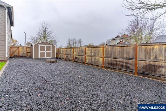 230 SW Wyatt St, Dallas, OR 97338