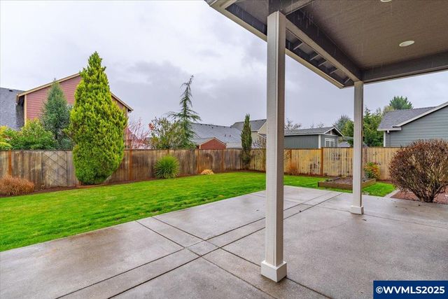 230 SW Wyatt St, Dallas, OR 97338