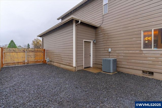 230 SW Wyatt St, Dallas, OR 97338