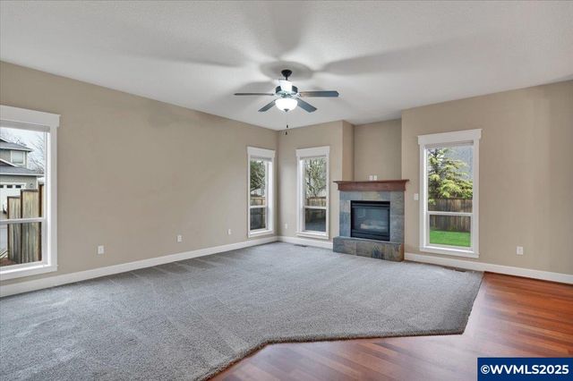 230 SW Wyatt St, Dallas, OR 97338