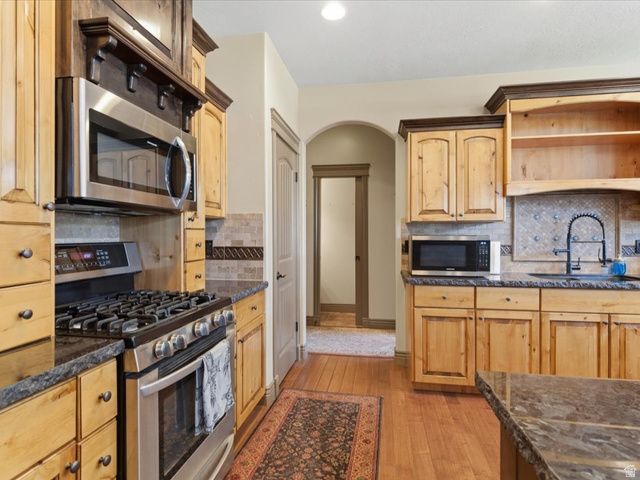 2614 W 2450 N, Farr West, UT 84404