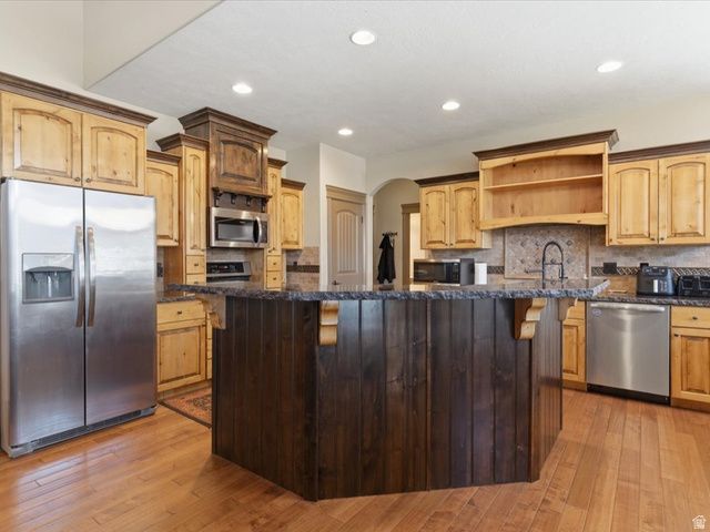 2614 W 2450 N, Farr West, UT 84404