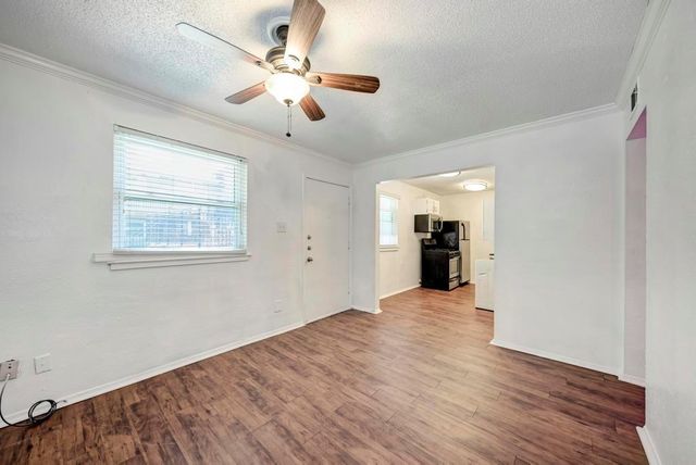 2401 Manor RD 104, Austin, TX 78722