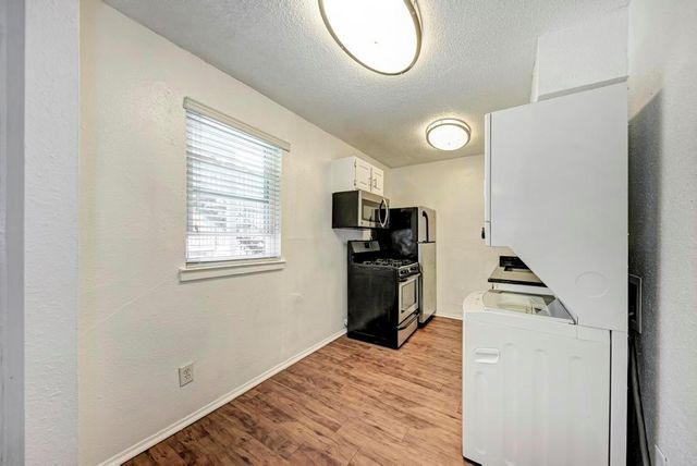 2401 Manor RD 104, Austin, TX 78722